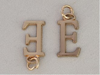 декоративний пришивний елемент буква "E" арт.25295, ціна за 1 штуку