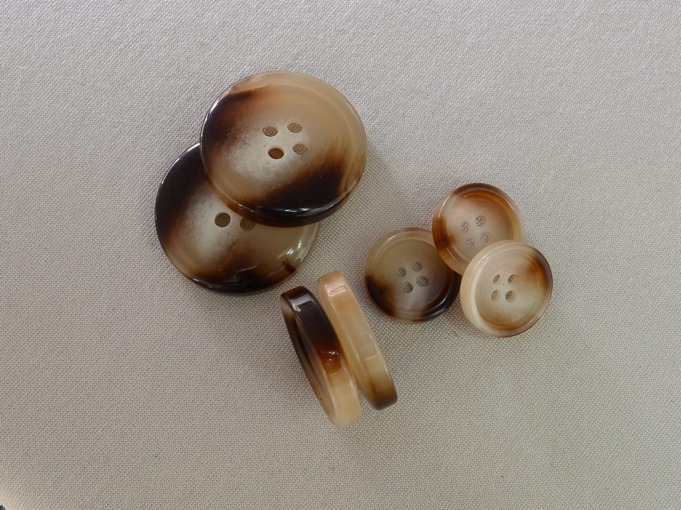Пуговица пластиковая, прошивная, цвет кофе, цена за 1 шт. (арт.35308)