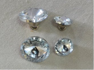 Пуговица кристалл, на ножке, цвет белый, цена за 1 шт. (арт.35035)