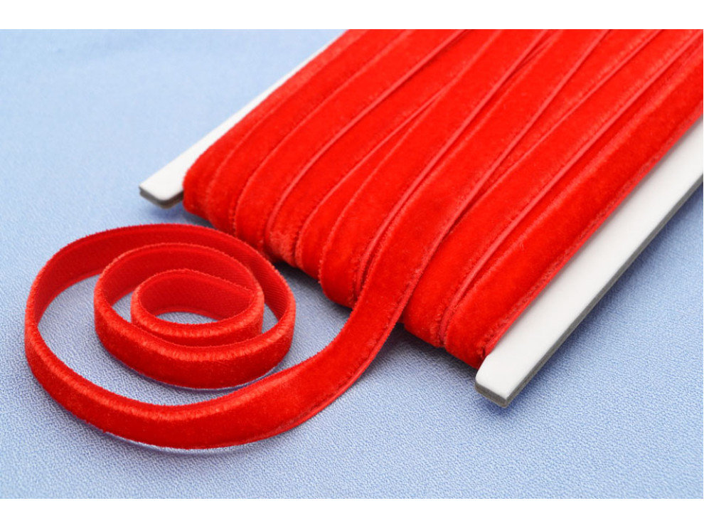 Лента бархатная односторонняя, красный, цена за 1 метр (арт.55/red)