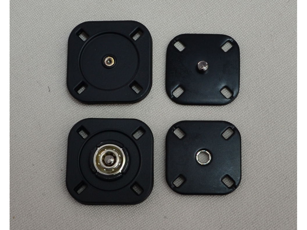 кнопка пришивная квадратная чёрного цвета арт.25297, цена за 1 штуку