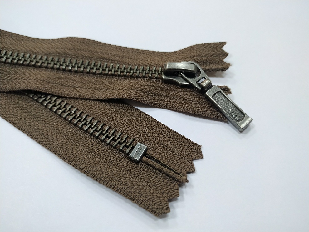 Металлическая молния тёмный никель YKK Т5, какао, цена за 1 шт (арт.14-18-569-bn)