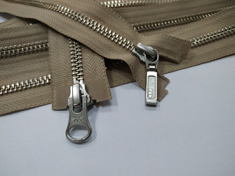 Металлическая молния никель YKK Т5, бежевый, цена за 1шт (арт.21-100-573-n)