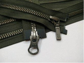 Металлическая молния тёмный никель YKK Т5, 2 бегунка, тёмный хаки, цена за 1 шт (арт.21-100-173-bn)